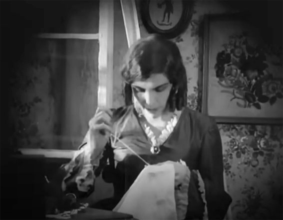 Frauen sollen sich mit Hausarbeit beschäftigen. Frauen sollten sittsam und häuslich sein. Friedrich Wilhelm Murnau: Nosferatu [Film]. Deutschland. Prana Film GmbH, 1922.