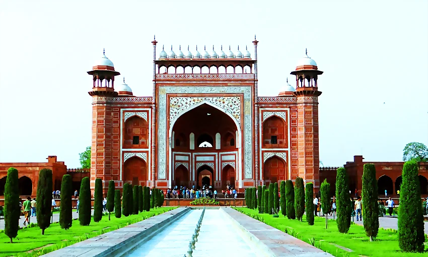 Tarsem Singh drehte sein Meisterwerk the Fall an vielen ausgewählten Locations, so auch am großen Tor am Taj Mahal. Quelle: Bishnu-Sarangi-auf-Pixabay