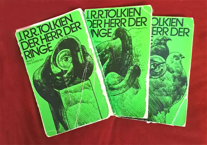 Buchcover der Trilogie „Der Herr der Ringe“ von J.R.R. Tolkien, epische Fantasy über Frodo, die Gemeinschaft des Rings und den Kampf gegen Sauron.