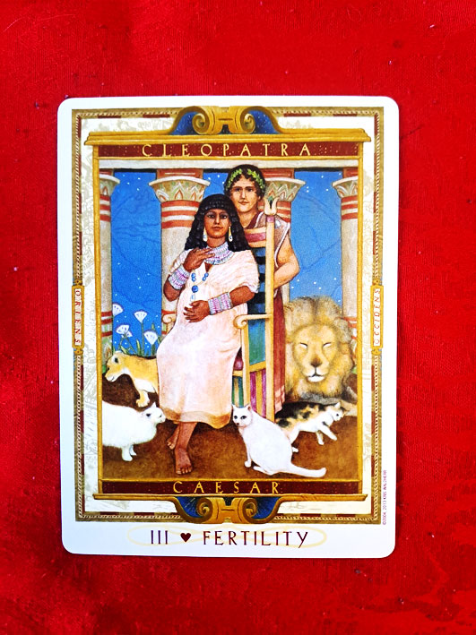 Eine machtvolle Allianz der Antike: Caesar und Cleopatra. Abbildung: Kris Waldherr: The Lover’s Path Tarot. 