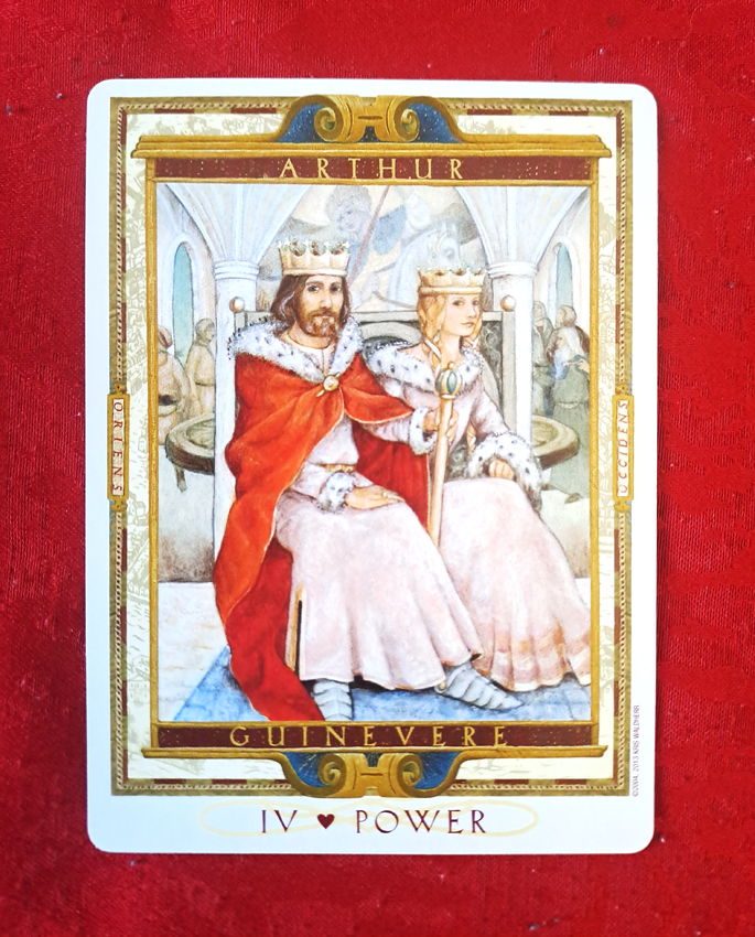 Artus und Guinevere auf der Höhe ihrer Herrschaft ein machtvolles Herrscherpaar. Abbildung: Kris Waldherr: The Lover’s Path Tarot. Copyright © 2004, 2013 Kris Waldherr