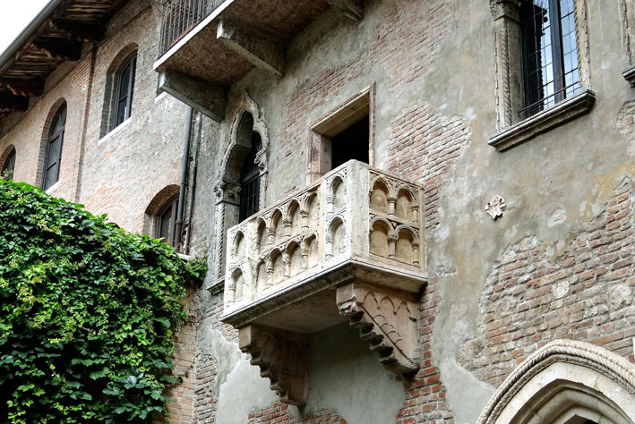Der berühmte Balkon auf dem Julia stand, als Romeo ihr seine Liebe gestand.