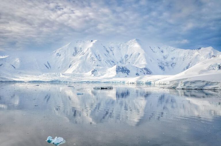 antarctica-8016562_1280_AlKalenski auf Pixabay, online: https://pixabay.com/de/photos/antarktis-eisberg-winter-schnee-8016562/