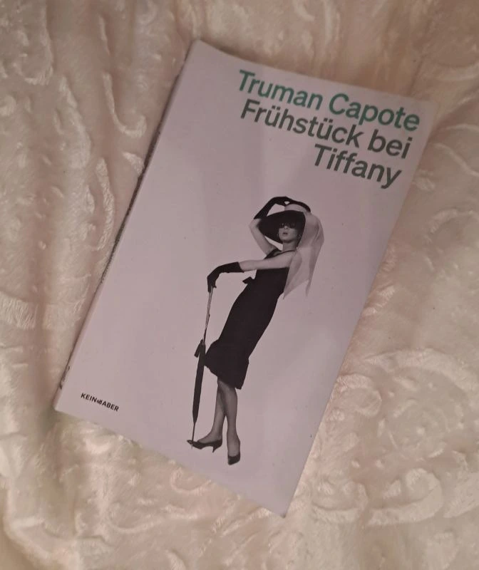 Buchcover vom Klassiker des Autors Truman Capote: Frühstück bei Tiffany.